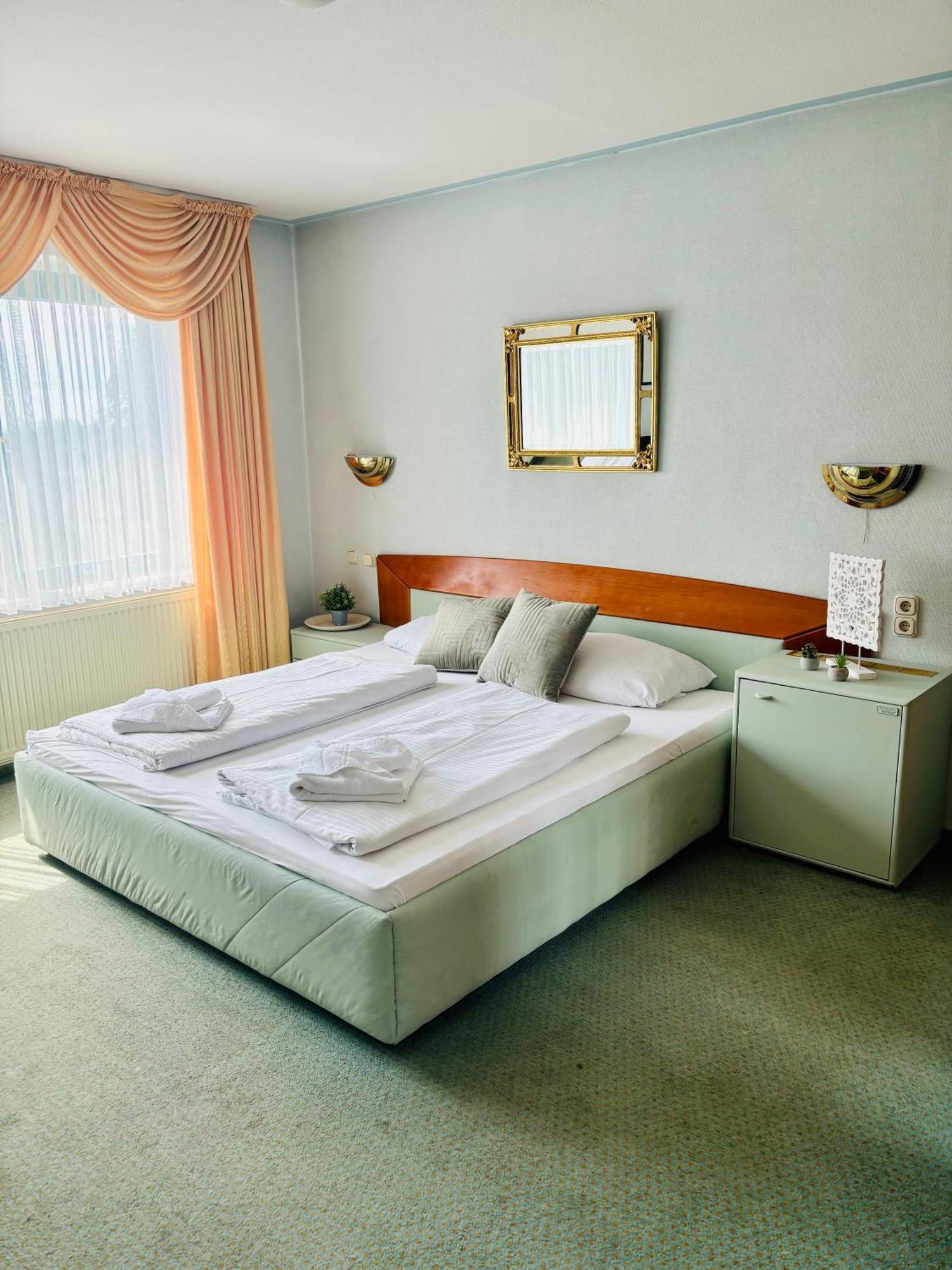 Themenhotel Rehlein Thale Luaran gambar